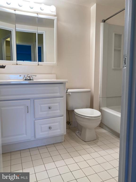 Building Photo - 200 Lombard St