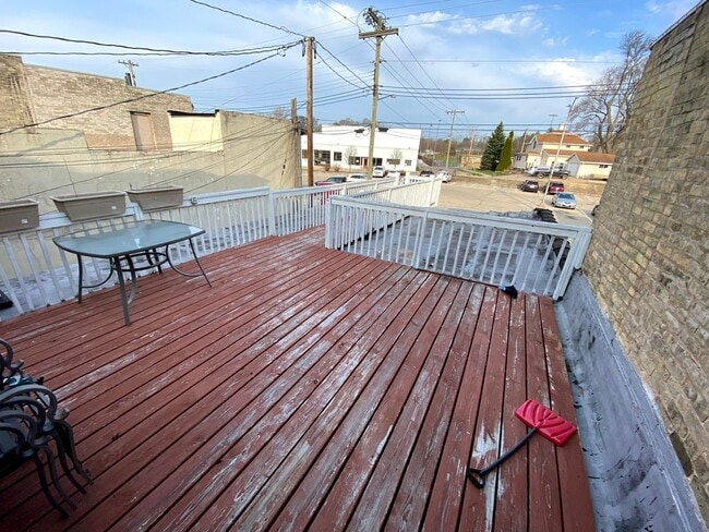 Building Photo - 135 N Main St