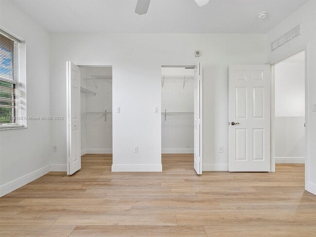 Building Photo - 4964 SW 128th Ave