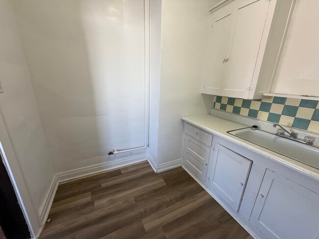 Building Photo - 308.5 Walnut-