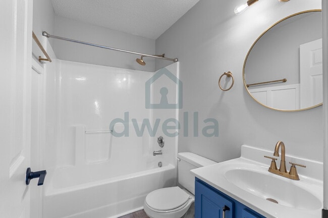 Building Photo - "Charming 3-Bedroom Retreat with 2.5 Baths...