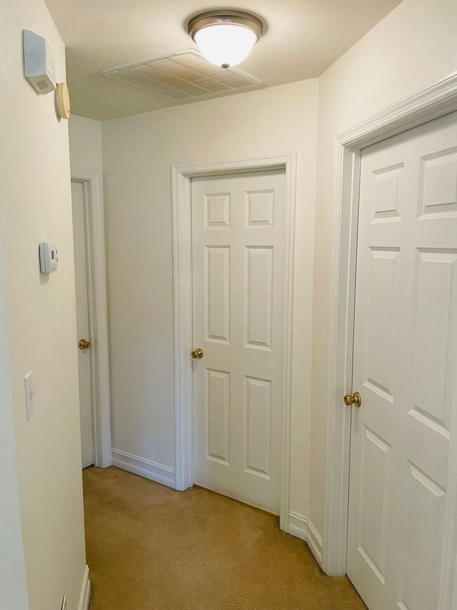 Building Photo - GLEN AT GOLDEN EAGLE