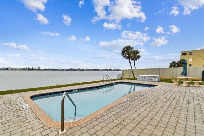 Building Photo - 800 Madonna Blvd