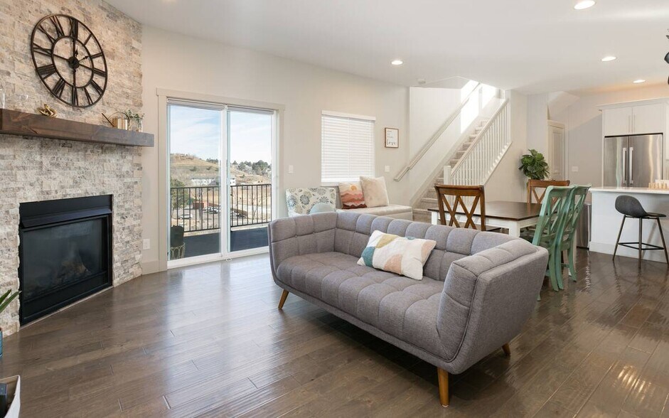 Primary Photo - 913 Columbine Ave