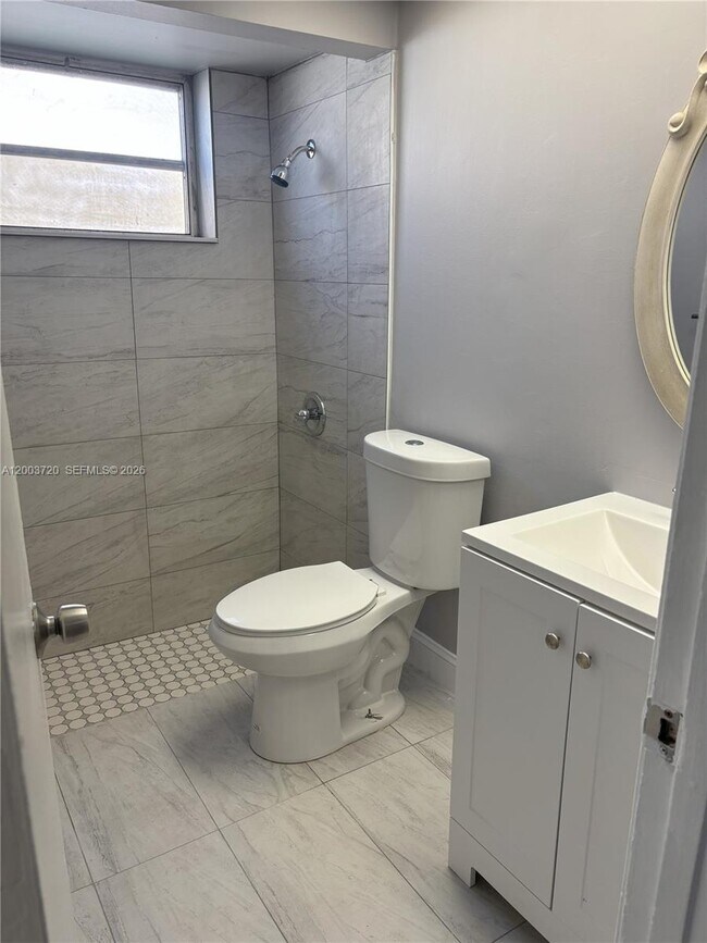 Building Photo - 8444 NW 23rd Manor