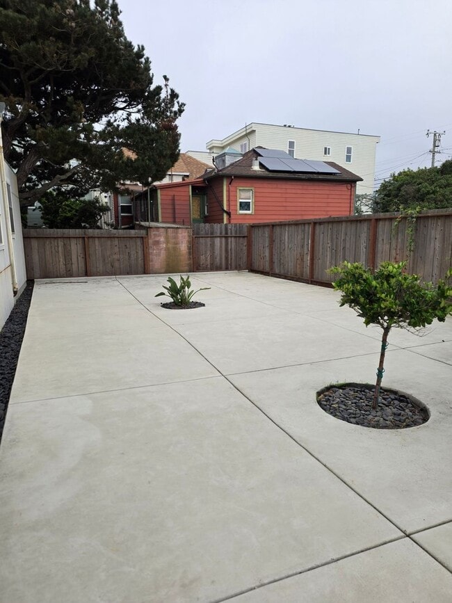 Building Photo - Remodeled Home 2 Blocks from Ocean Beach