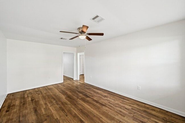 Building Photo - 2409 Estate Dr