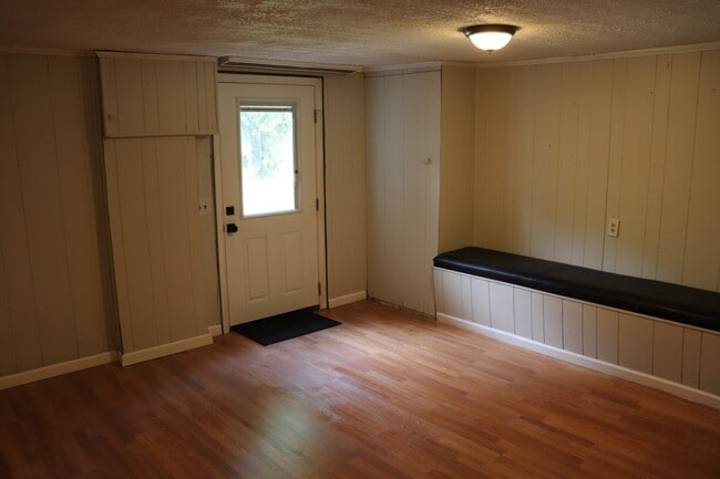Building Photo - 619 Selene St