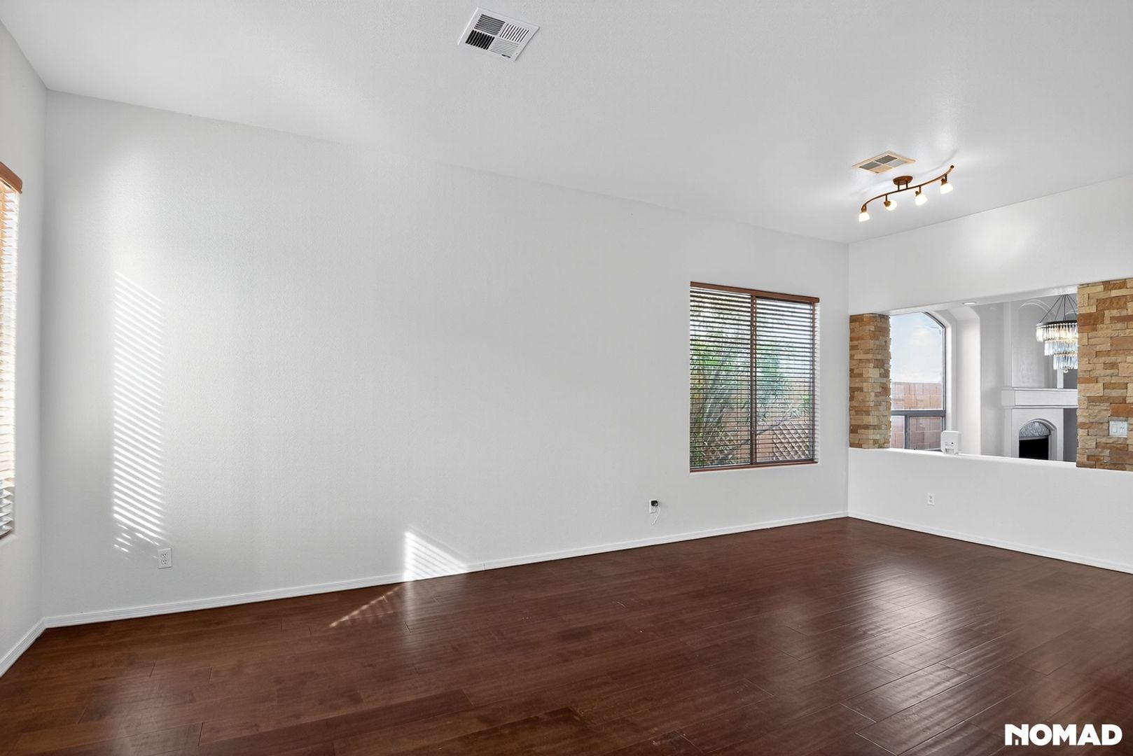 Building Photo - 971 N Santa Anna Pl