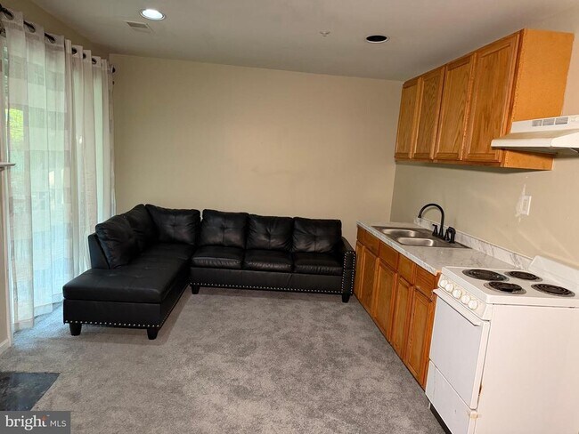 Building Photo - 853 Faraway Ct