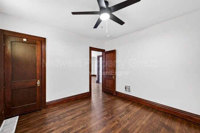 Building Photo - 5324 Nagel Ave