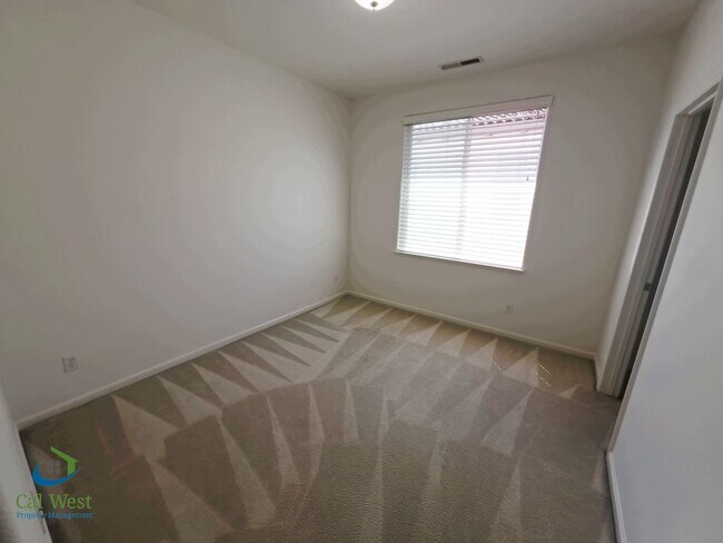 Building Photo - $5295 - 2 Story, 4 bed - 2 Bath Home in se...
