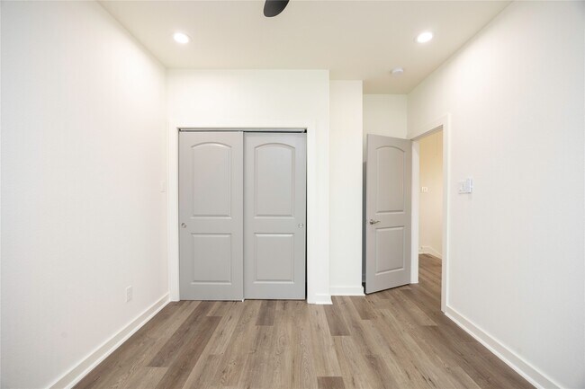 Building Photo - 2753 Redrock St