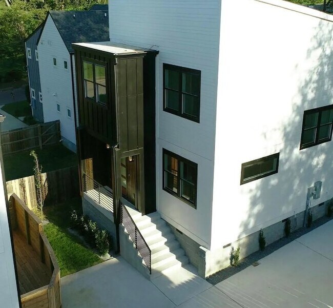 Building Photo - 1103B Cecilia Ave