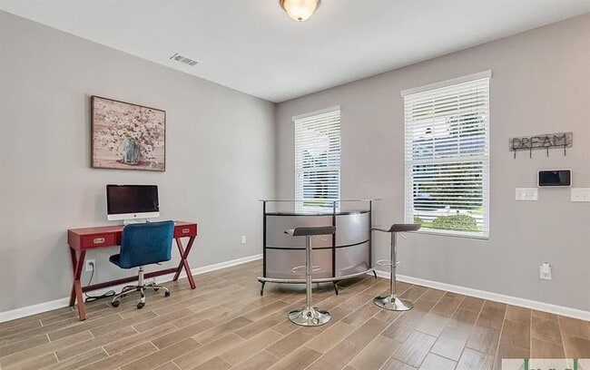 Building Photo - 365 Southwilde Way