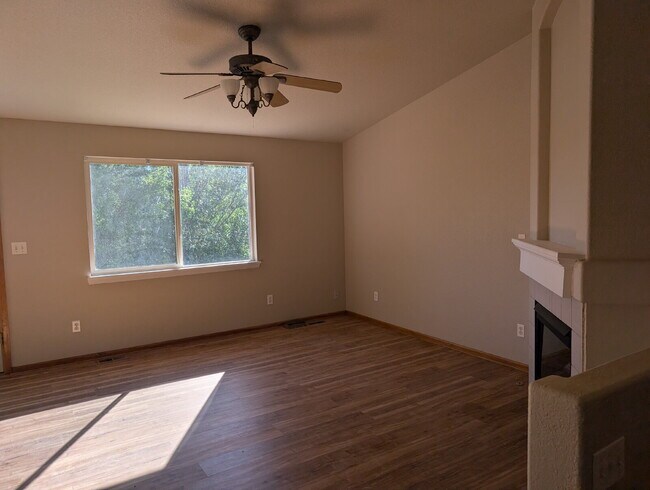 Building Photo - Spacious 4-Bed, 3-Bath Home for Rent in Be...