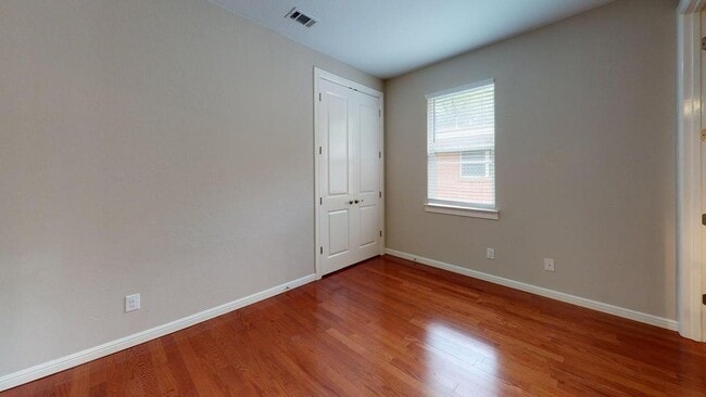 Building Photo - 1114 Ruea St