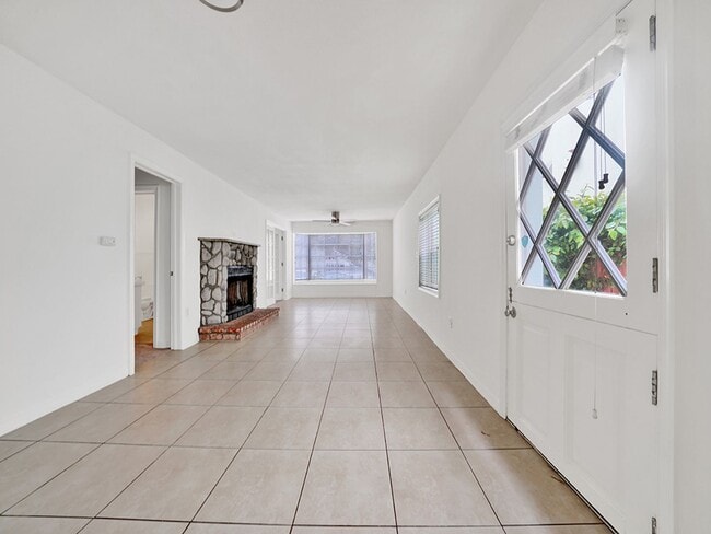 Building Photo - Coming Available 9/15/25 - Balboa Village ...