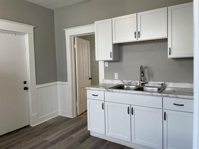 Building Photo - 312 Broad St