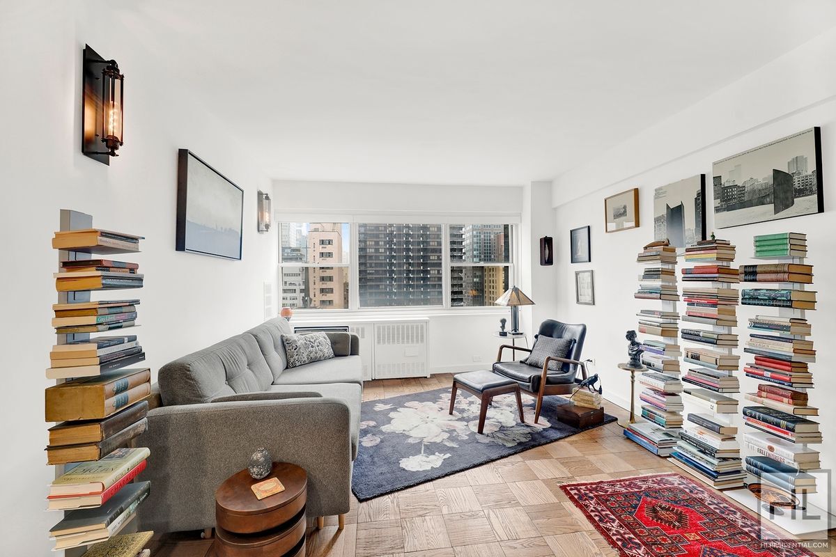 Building Photo - 333 E 46th St