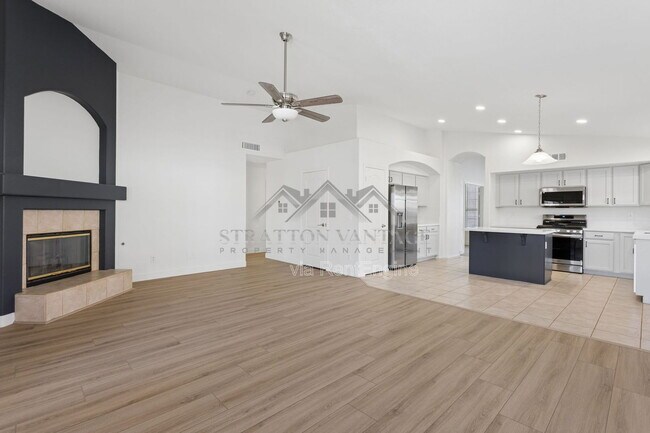 Building Photo - 9841 W Tonopah Dr