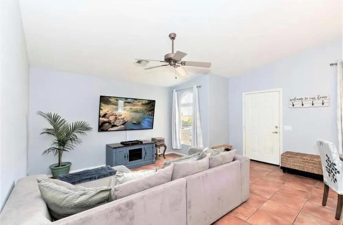 Building Photo - 9830 Valencia Dr