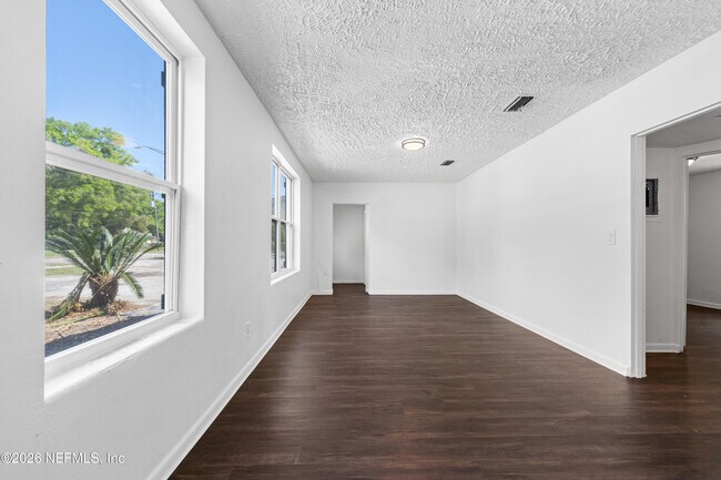 Building Photo - 1470 Windle St