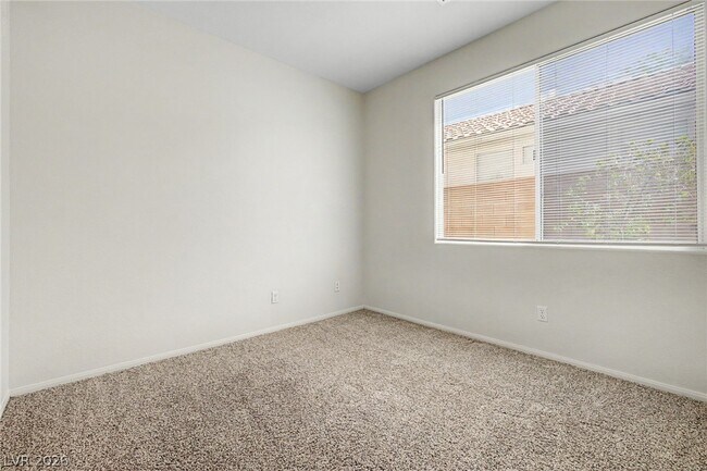 Building Photo - 2392 Predera Ave