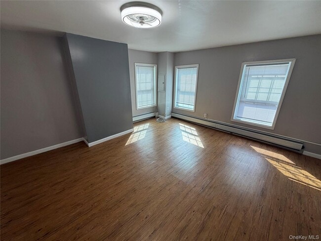 Building Photo - 93 Catharine St
