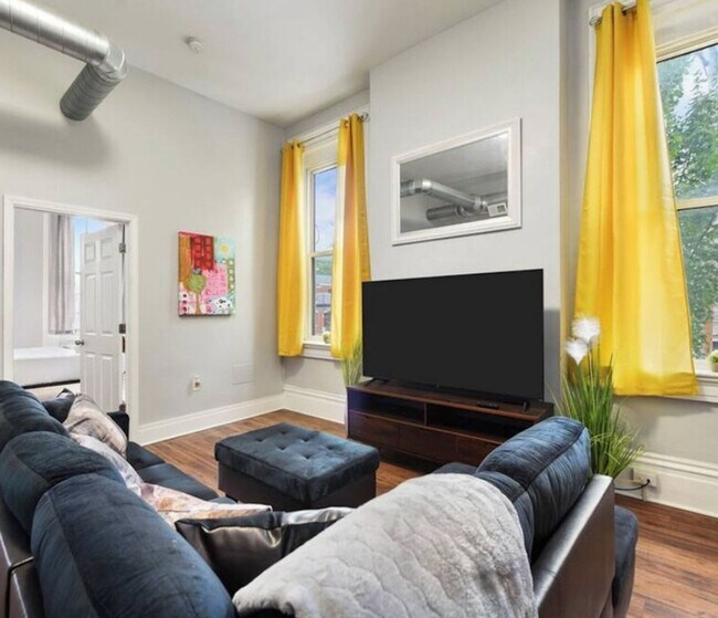 Building Photo - 2134 E Carson St