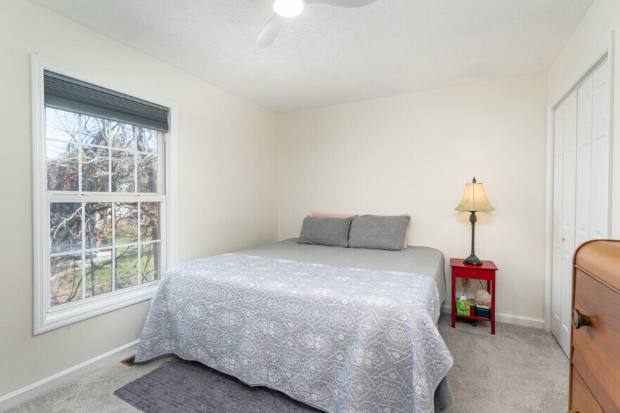 Bedroom 1 - 753 E Sherwood Hills Dr