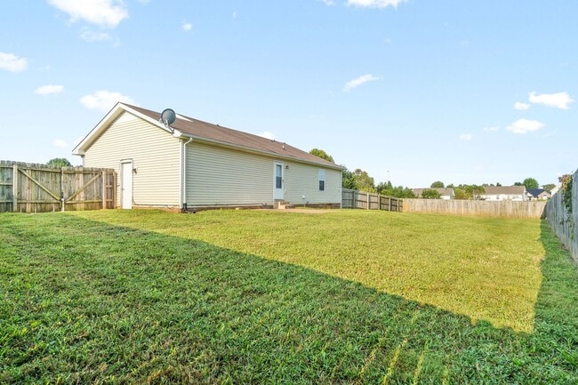 Building Photo - Updated Three Bedroom Ranch!