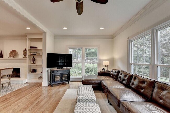 Building Photo - 2611 Briers N Dr