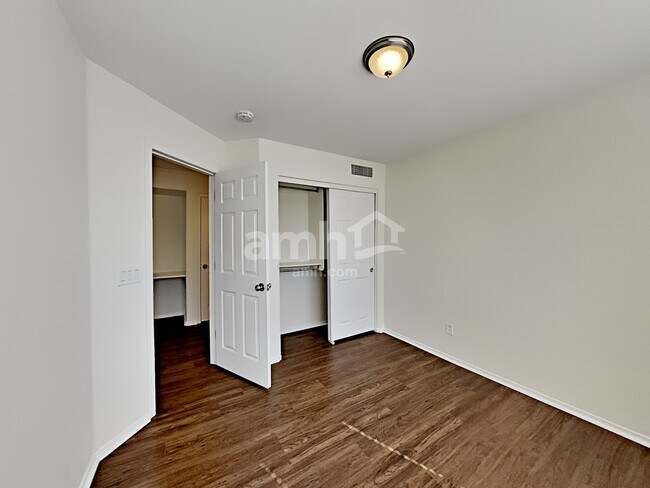 Building Photo - 1864 E Oakland St