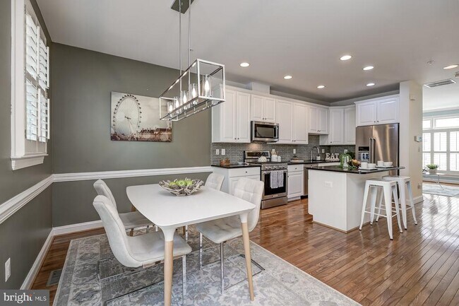 Building Photo - 1236 Harbor Island Walk
