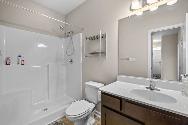 Building Photo - Beautiful Townhome for Rent in Virginia Beach With Free Internet!