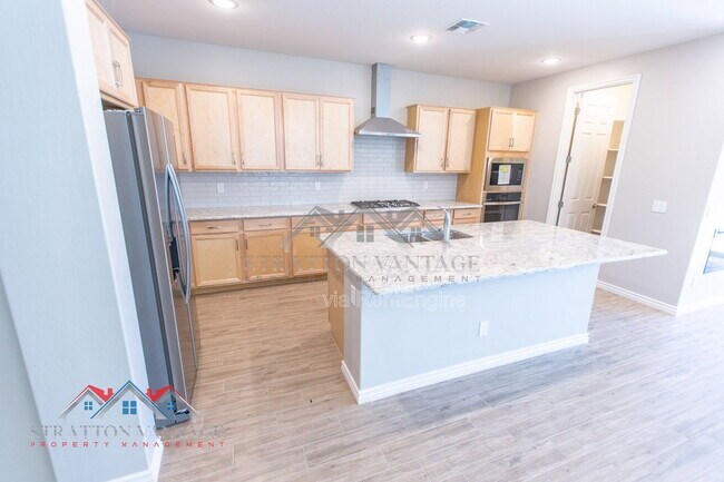 Building Photo - 15243 W Latham St