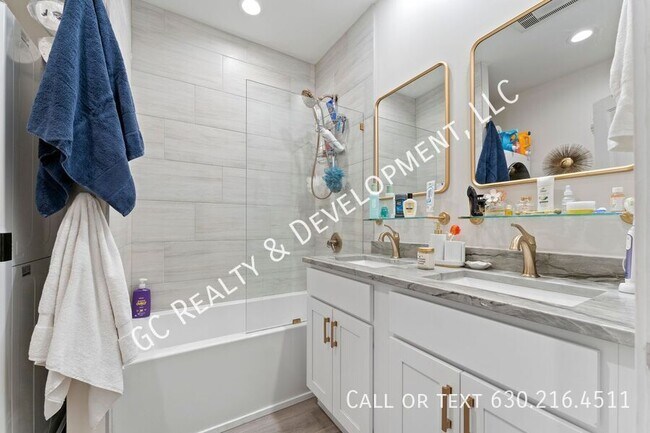 Building Photo - 1649 N Richmond St