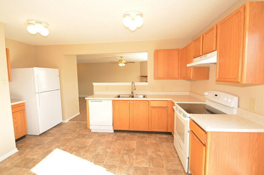 Building Photo - 911 Bentgrass Dr