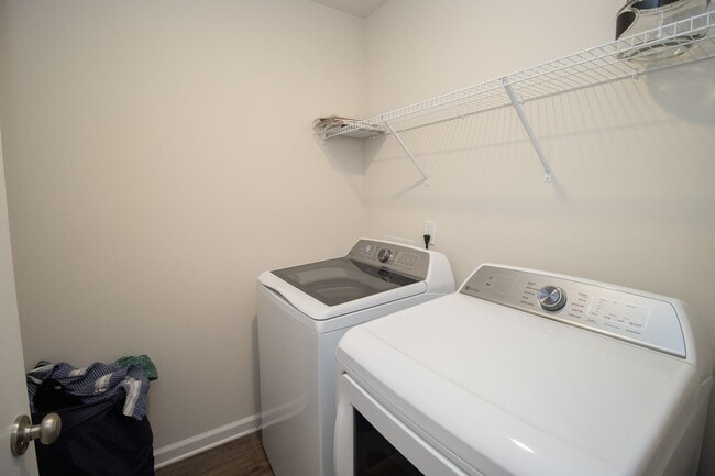 Building Photo - 410 Middlebury Ln