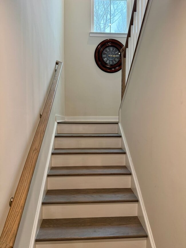 Building Photo - Welcome to the Village at Pine View!