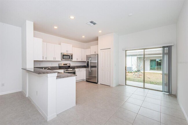 Building Photo - 8327 Crescent Oaks Dr