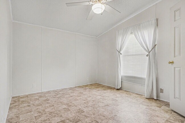 Building Photo - 3BR Home in Raleigh with Large Yard - GREAT PRICE!