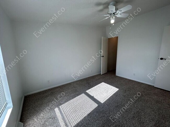 Building Photo - 1385 Antelope Dr