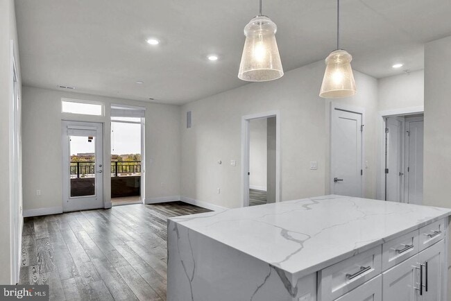 Building Photo - 1761 Old Meadow Rd