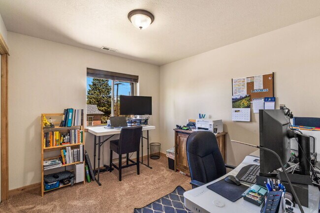 Building Photo - Spacious 3-Bed, 2-Bath Upper-Level Duplex