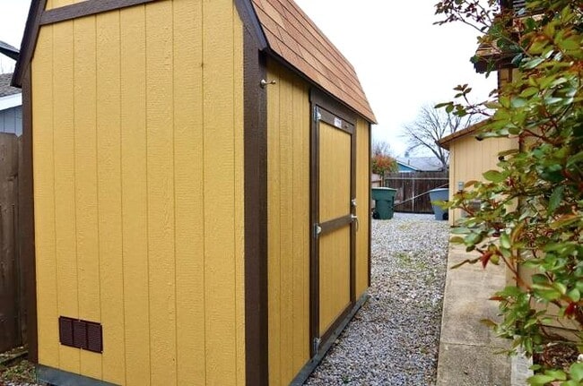 Building Photo - 1143 Grouse Dr