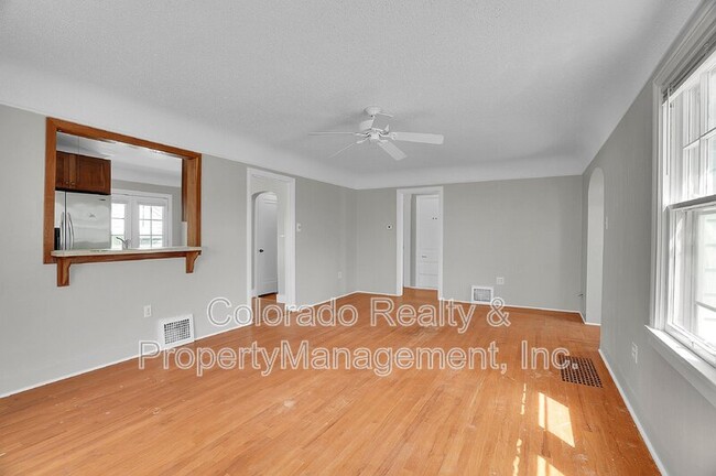 Building Photo - 1405 15th Ave