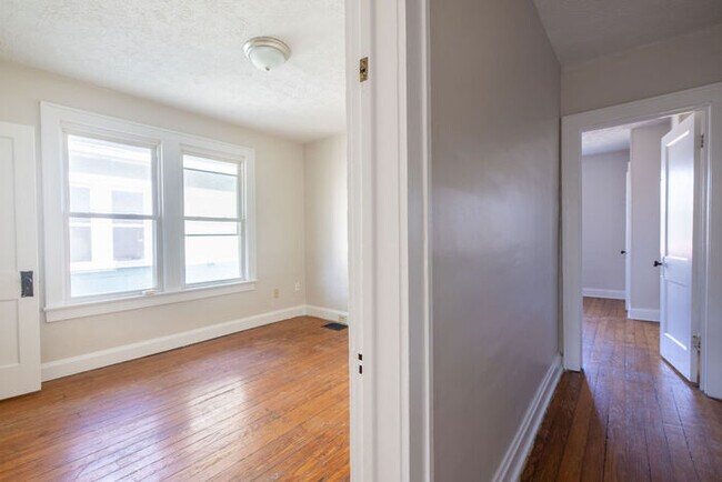 Building Photo - Hilltop Half Double