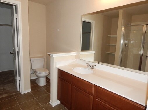 Building Photo - 1217 River Oak Ln
